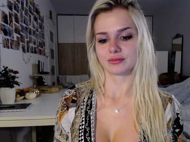 Oddajajo posnetke zaslona Cornelia22hot