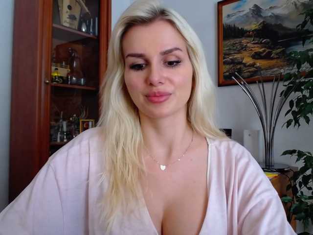 Oddajajo posnetke zaslona Cornelia22hot
