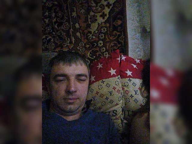 Oddajajo posnetke zaslona Couple12a