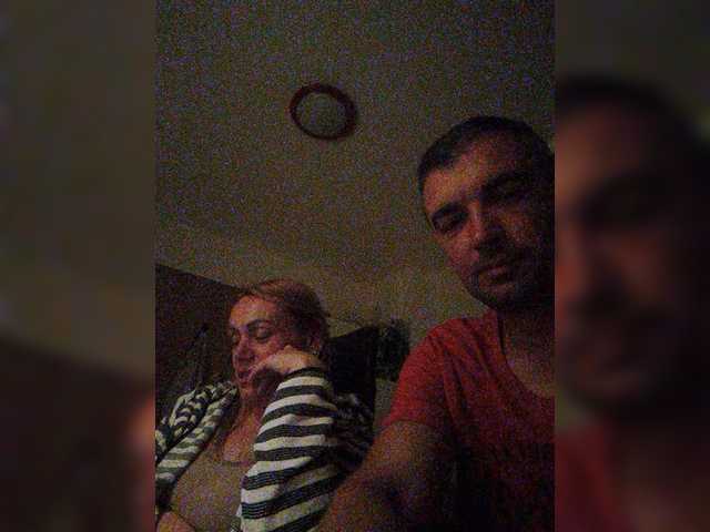 Oddajajo posnetke zaslona Couple12a