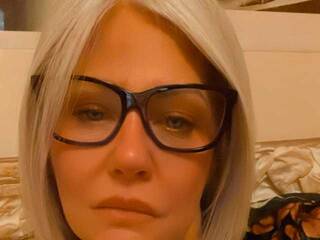 Erotični video klepet CrazyBionda