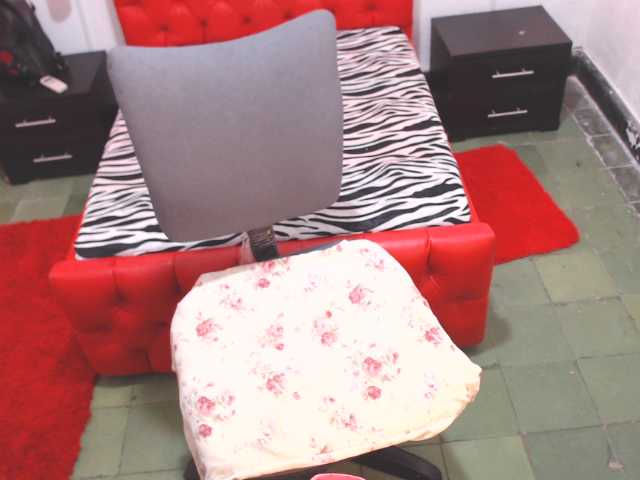 Oddajajo posnetke zaslona CrazyEbony4u