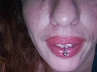 Erotični video klepet CurlyHanna