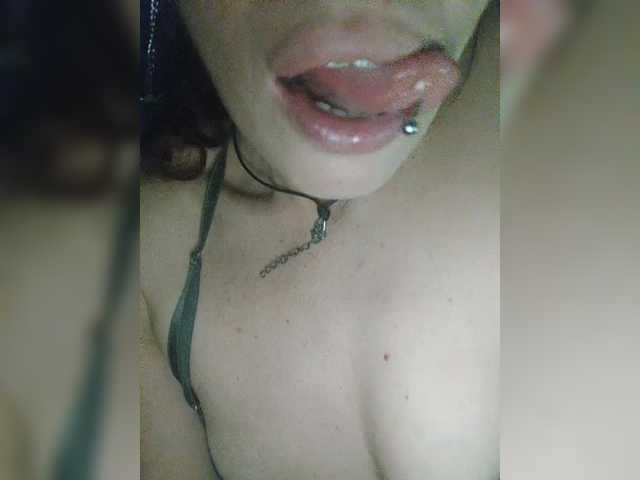 Fotografije CurlyHanna #horny#pircing#tongue#nipples#perfored#milf#hottest#deeptroat#flexiblity#