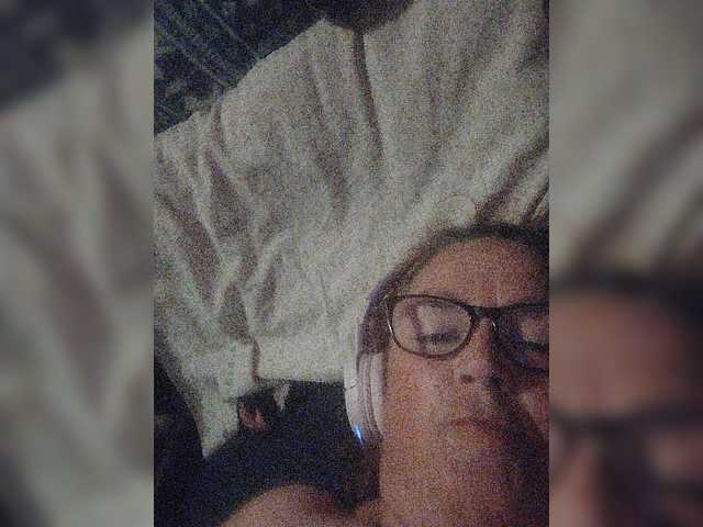 Oddajajo posnetke zaslona CurvyMeg