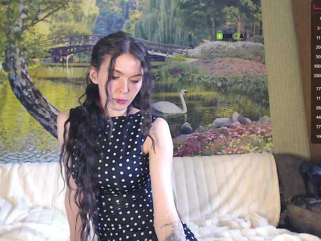 Oddajajo posnetke zaslona EVERGLOW