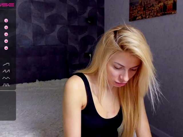 Fotografije cuteblond122 Hi. I'm new here and I need fun and your attention and coins) I'm here for you)