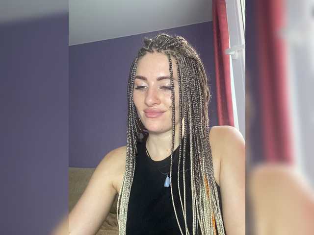 Oddajajo posnetke zaslona KaroLine_mua