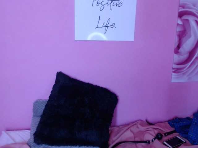 Oddajajo posnetke zaslona daniela-moon