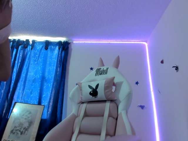 Oddajajo posnetke zaslona daniela-moon