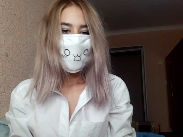 Oddajajo posnetke zaslona Danielle-mikk