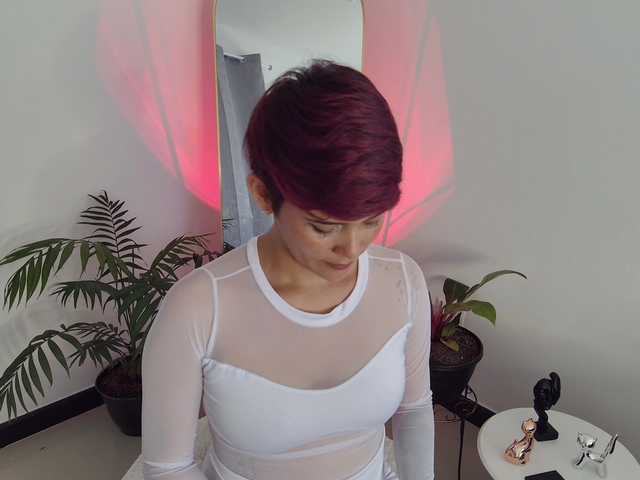 Oddajajo posnetke zaslona DannaCartier