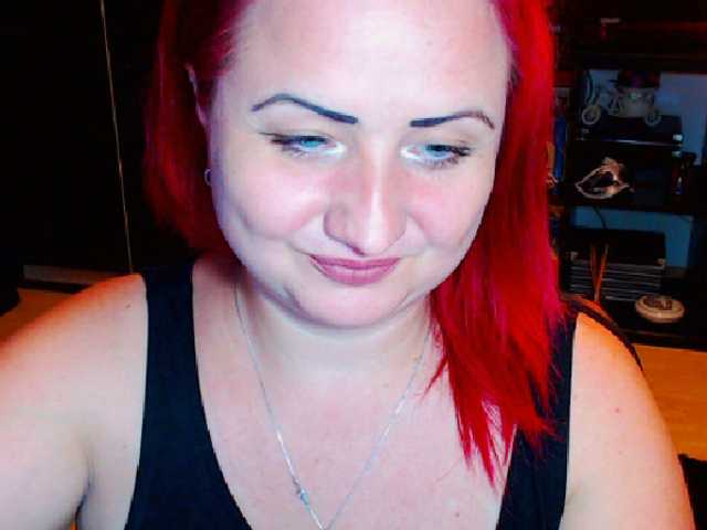 Oddajajo posnetke zaslona KinkyDomina