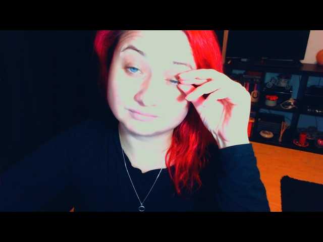 Oddajajo posnetke zaslona KinkyDomina