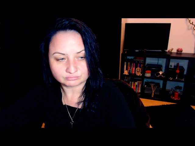 Oddajajo posnetke zaslona KinkyDomina