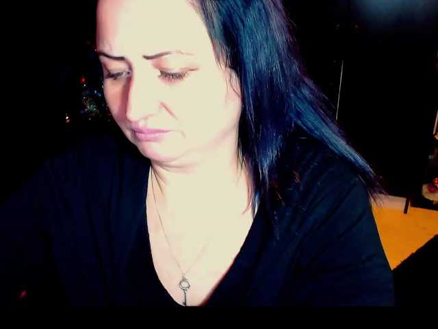 Oddajajo posnetke zaslona KinkyDomina