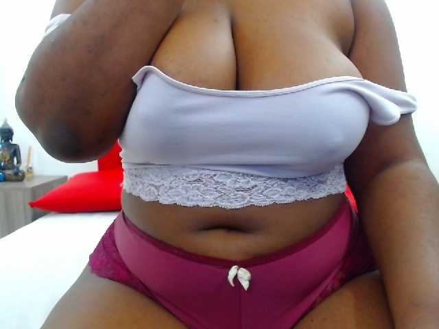 Fotografije DarnellQueen Run your tongue through my body make your way down to my #pussy and endulge yourself with my body @goal #squirt #ride #dildo / #bbw #latina #lush #hitachi #bigass #bigboobs #ebony