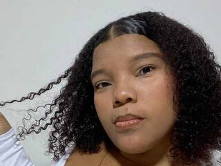 Erotični video klepet DayanRoux