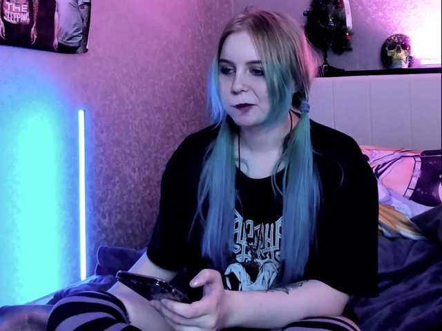 Oddajajo posnetke zaslona dead-moon