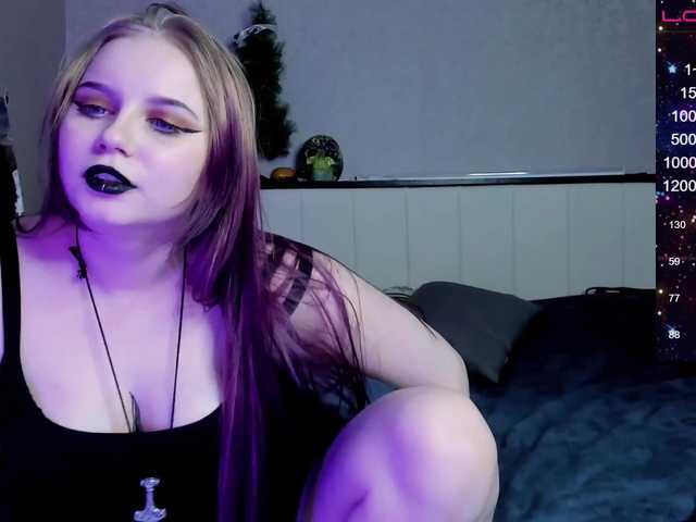 Oddajajo posnetke zaslona dead-moon