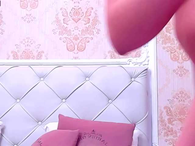 Oddajajo posnetke zaslona DebraLust