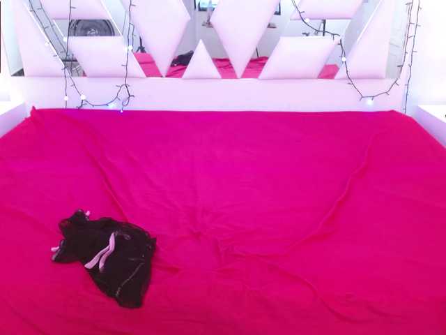 Oddajajo posnetke zaslona DeliriumRoxy