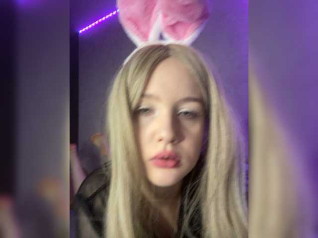 Fotografije BunnyLegendary I use lovense only in group chat and in private