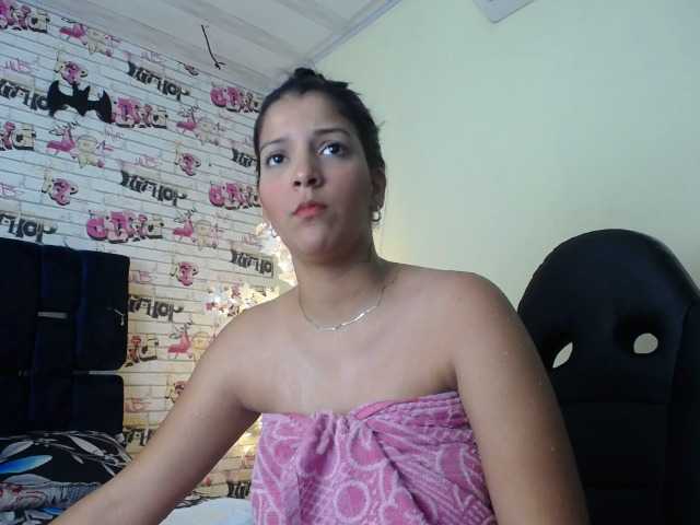 Oddajajo posnetke zaslona DEVANY-REY