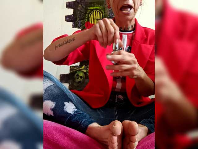 Oddajajo posnetke zaslona SexyMilfMom4VOYERS