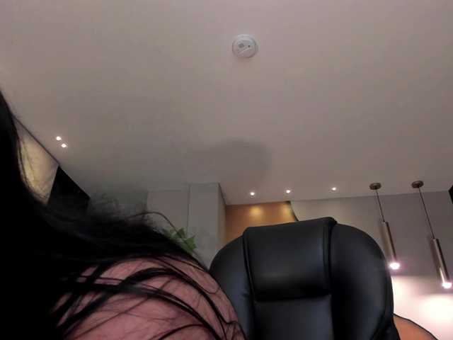 Oddajajo posnetke zaslona DianeWilde