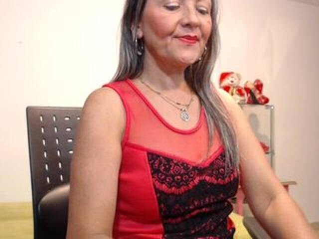 Oddajajo posnetke zaslona SquirtNstyGrl