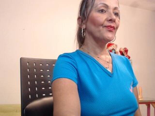 Oddajajo posnetke zaslona SquirtNstyGrl