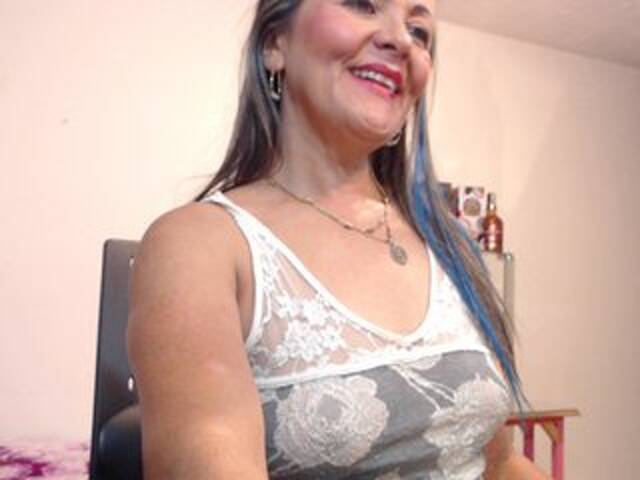 Oddajajo posnetke zaslona SquirtNstyGrl