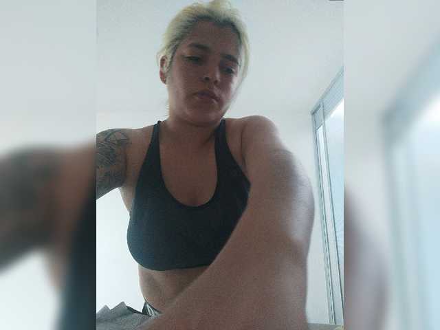 Oddajajo posnetke zaslona DirtyTeens18