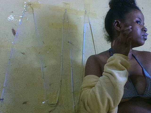 Oddajajo posnetke zaslona Djamillah