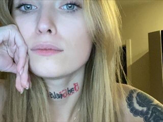 Oddajajo posnetke zaslona PREKRVTI