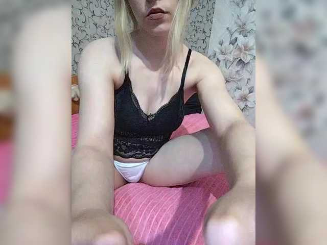 Oddajajo posnetke zaslona E1eanorEustacia
