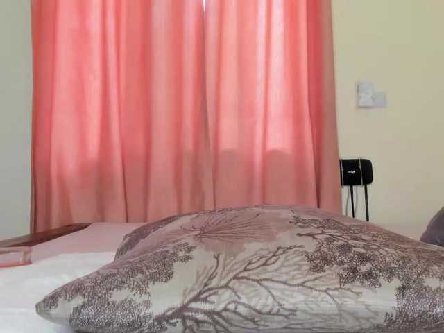 Oddajajo posnetke zaslona Ebony-Kisses