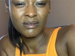 Oddajajo posnetke zaslona Ebonycakez22