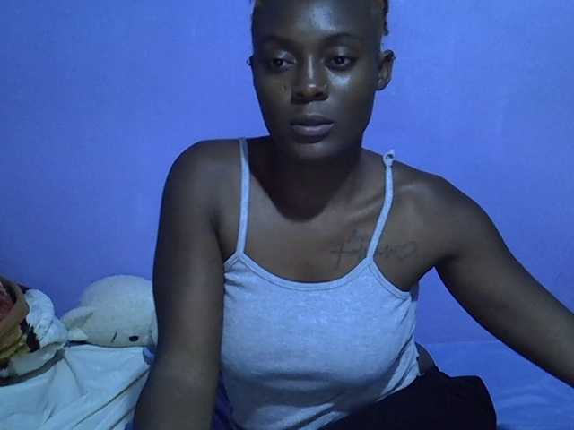 Oddajajo posnetke zaslona Ebonysexy99