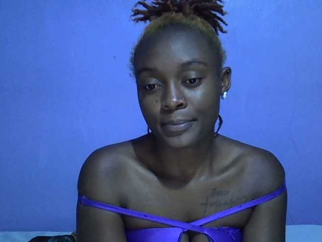 Oddajajo posnetke zaslona Ebonysexy99