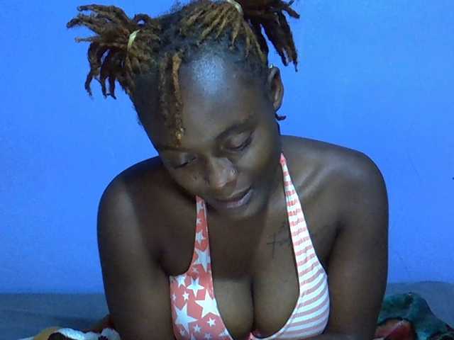 Oddajajo posnetke zaslona Ebonysexy99