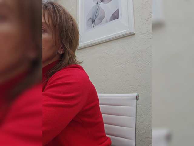 Oddajajo posnetke zaslona EditaMilf