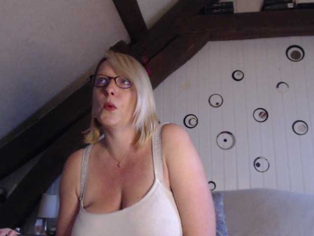 Oddajajo posnetke zaslona EleannaRose