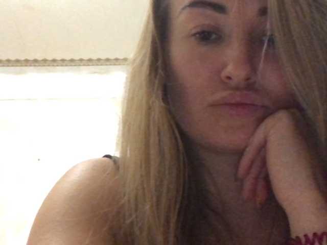 Oddajajo posnetke zaslona ElegantBlonda