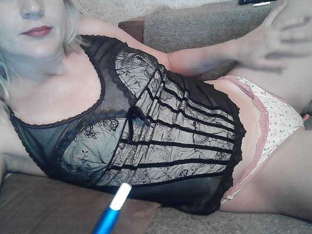 Oddajajo posnetke zaslona ElegantBlonda