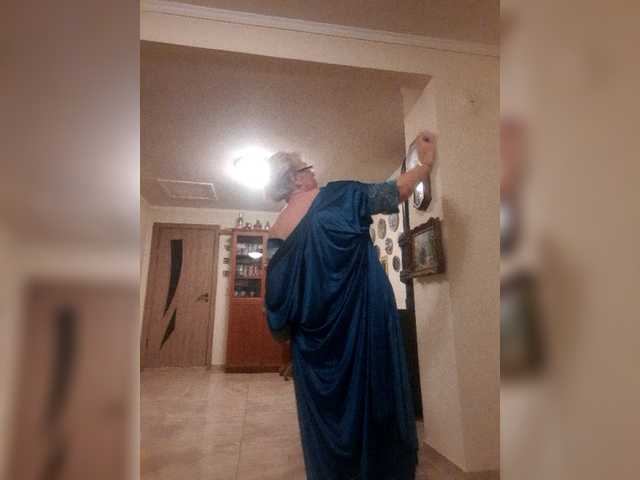 Oddajajo posnetke zaslona ElegantBlonda