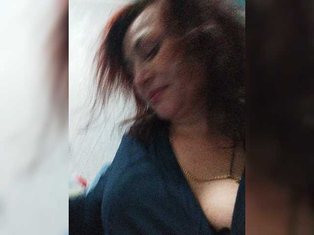 Oddajajo posnetke zaslona Ellie_