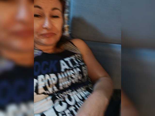 Oddajajo posnetke zaslona Ellie_