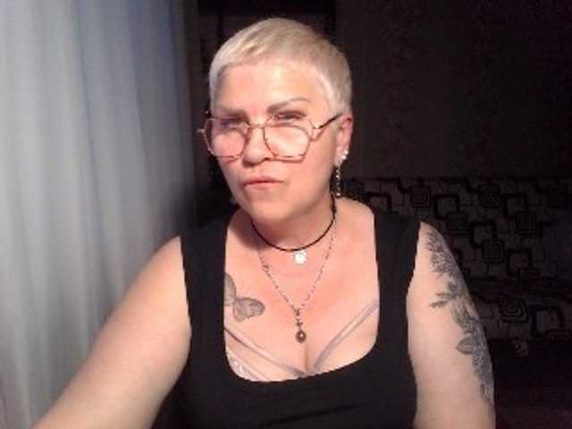 Oddajajo posnetke zaslona Elenamilfa